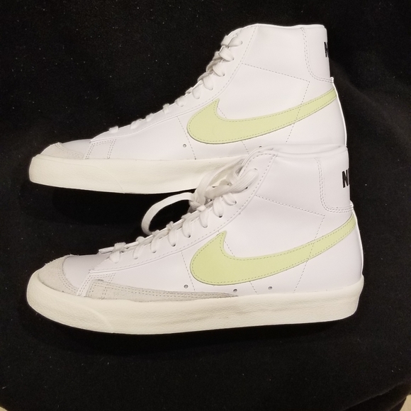 NIKE W BLAZER MID '77 Women's Size 11.5 / Men's Size 10 - Picture 3 of 5